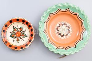2 db kerámia tál: Erdély, Tiszafüred, Kézzel festett mázas cserép, XIX. sz. Mázhibákkal 18, 28 cm