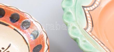 2 db kerámia tál: Erdély, Tiszafüred, Kézzel festett mázas cserép, XIX. sz. Mázhibákkal 18, 28 cm