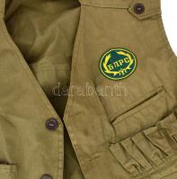 Vadászmellény cirill felirattal