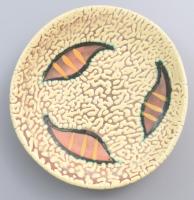 Várdeák Ildikó: Ugrasztott mázas kínáló. Jelzett, hibátlan d: 20,5 cm