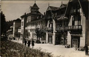 1941 Borszék, Borsec; Grohs Ernő, Fokt Dénes, Heiter György fényképész üzlete és saját felvétele / street, photographer's shop. photo (fl)