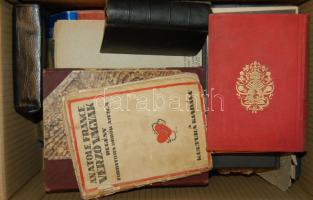 Nagy háború előtti könyvtétel kb 30 db vegyes könyv, kalendárium, tankönyvek vallásos és szépirodalmi művek vegyesen