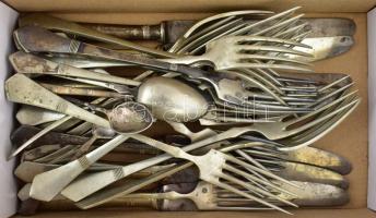 Berndorf alpakka evőeszköz készlet 7 kés, 7 desszertes villa, 11 db nagy villa + néhány kiskanál.