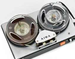 Aiwa TP-60R kis szallados magnetofon, elemtartó fedele hiányzik, plexi kijár, működik