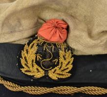 M. Kir. Honvéd Folyamőrség, folyamőr tiszti sapka, Szent Koronás hímzett sapkajelvénnyel (a koronán ...