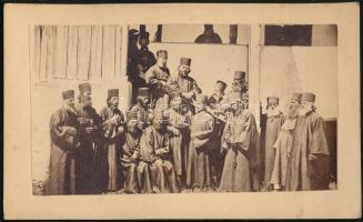 ca 1875 Román pópák Vizitkártya fotó C. Szathmari bukaresti műterméből. Feliratozott 9x6 cm / ca 1880 Romanian popas CDV photo from C. Szathmari's studio in Bucharest. Inscribed 9x6 cm