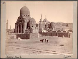 ca 1900 Félix Bonfils (1831-1885): Egyiptom Kairó: sírok. Cholnoky Jenő földrajztudós és utazó által feliratozott fotó karton 38x30 cm  cca 1900 Félix Bonfils (1831-1885): Egypt Cairo graves , photo inscribed by Jenö Cholnoky Hungarian traveler cardboard 38x30 cm