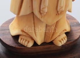 Okimono - Bölcs. Faragott elefántagyar, cca 19. sz., restaurálással, m: 23 cm