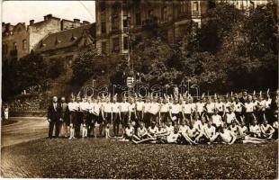 1929 Budapest, Levente verseny, leventék csoportja darutollas sapkában, magyar címerrel / members of the Hungarian Paramilitary Youth Organization with crane feather hats, Hungarian coat of arms. photo (vágott / cut)