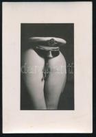 cca 1940 Erotikus akt kalappal és pipával, fotó, 9,5×6,5 cm