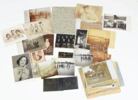 cca 1910-1943 Kb. 60 db fénykép és levél tunyogi Szűcs Kálmán kúriai bíró hagyatékából, közte számos Berettyószentmárton, Berettyóújfalu kötődésű lap