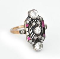 Arany (Au) 14K és ezüst (Ag) gyűrű 14 db 0,02 ct és 2 db 0,25 ct gyémánttal, hiányos rubin berakással, jelzett, méret: 52, bruttó: 3,6 g