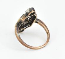 Arany (Au) 14K és ezüst (Ag) gyűrű 14 db 0,02 ct és 2 db 0,25 ct gyémánttal, hiányos rubin berakássa...