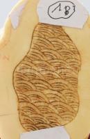 Okimono - többalakos életkép. Faragott elefántagyar, Japán, Meidzsi-kor, m: 8 cm /// Okimono - Multi...