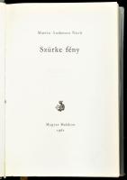 Martin Andersen Nexö: Szürke fény. Fordította: Jánosy István. Helikon Klasszikusok. Bp., 1961, Magyar Helikon. 709p. Kiadói aranyozott egészbőr-kötésben. Számozott (145./1100) példány.