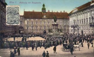 Vienna castle yard with changing of the guards
