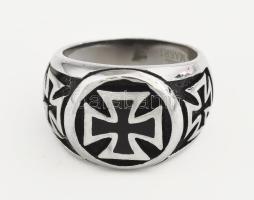 Acél motoros gyűrű, vaskereszt díszítéssel, m: 66