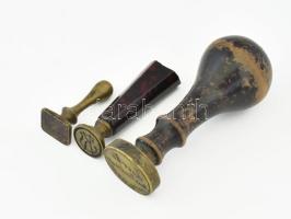 2 darab régi feliratos, monogramos bélyegző, h: 4-9 cm
