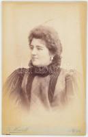 cca 1900 Czullik Inez, Czullik Ágost, a Liechtenstein hercegi kertek igazgatója lányának fotója, keményhátú fotó Giovanni Horvath bécsi műterméből, 16,5×10,5 cm