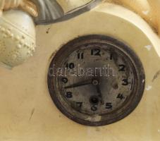 cca 1920-1945, KS Bechyne Manufaktúra: Parasztlány figurájával díszített kandallóóra. Festett gipsz,...