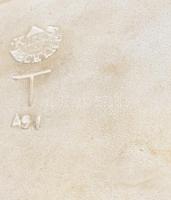 cca 1920-1945, KS Bechyne Manufaktúra: Parasztlány figurájával díszített kandallóóra. Festett gipsz,...