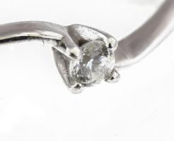 Fehérarany (Au) gyűrű, kövekkel, m: 53, jelzett, bruttó 0,6g