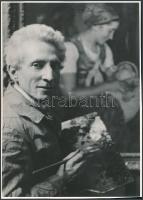 Jaksity László (1938-2012): Glatz Oszkár festményével, pecséttel jelzett fotó, 23,5×16,5 cm