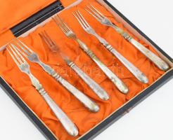 Antik ezüstözött desszertvilla szett, 1-1 laza darabbal, díszdobozban.