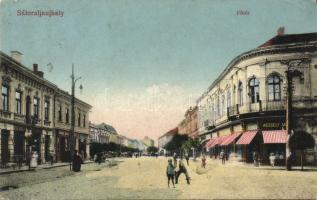 Sátoraljaújhely főtér Wessely Mór ruhaáruházával és a Koronás Áruházzal (EB)