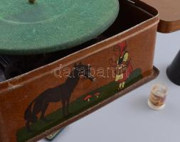 Bavaria Bing Pigmyphone játék gramophone, cca 1940/50, kiegészítőkkel, 17x17 cm