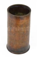 Töltényből készült ecsettartó vagy váza. cca 20. sz. eleje, Japán vagy Kína, vésett díszítéssel, m: 18 cm