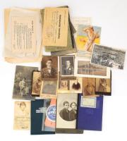 Vegyes papírrégiség tétel 12 db fotó, igazolványok, utazási igazolvány, stb