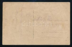 1923 Benyovszky Lajos portréja, hátoldalán autográf felirattal, jelzés nélküli fotólap, 9x14 cm