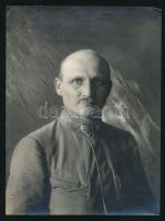 1920 Ludvig György a Krasznaja Recska, Rjecska, Krasnaia- Rjetschka (Habarovszk, Khabarovsk); hadifogolytáborban. Dedikált fotó Hátoldalán Stobbe Kálmán (1883-1936) építőmester, labdarúgó, a magyar válogatott edzője pecsétjével 16x22 cm / Hungarian officer in the Japanese-Russian POW (prisoner of war) camp, photo