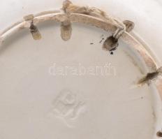 cca 1902-1915 Kakasmintás dísztál, hátoldalon sérülésekkel, d: 22,5 cm