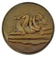 DN Erotikus jelenetet ábrázoló, egyoldalas, öntött bronz plakett (56mm) T:AU