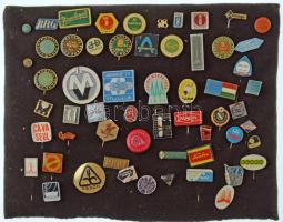 ~60db vegyes magyar és külföldi szocialista jelvény, főleg műgyantás darabok T:XF,VF