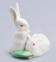 Herendi nyúlpár kukoricával. Jelzett, hibátlan, m: 8,5 cm