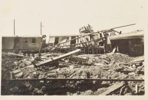 1944 Miskolci fth. (főteher(pályaudvar) = Miskolc-Rendező pályaudvar?) lebombázott vagonjainak fotói...