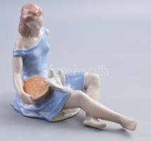 Drasche (Kispest) galamb etető leány, kézzel festett porcelán, jelzett, hibátlan, m: 13 cm