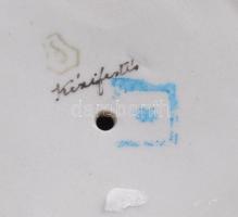 Drasche (Kispest) galamb etető leány, kézzel festett porcelán, jelzett, hibátlan, m: 13 cm