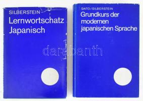 2 db japán nyelvtanuló könyv, németül beszélők számára: Eiko Saito - Helga Silberstein: Grundkurs der modernen japanischen Sprache. + Helga Silberstein: Lernwortschatz Japanisch. Leipzig, 1986, VEB Verlag Enzyklopädie, 646 p.; VII+(1)+329 p. Kiadói egészvászon-kötés, kissé sérült kiadói papír védőborítóban. / 2 Japanese language books for German speakers. Hardcover, with slightly worn dust jacket.