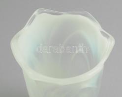 Opalitüveg váza, jelzés nélkül, hibátlan, m: 11 cm
