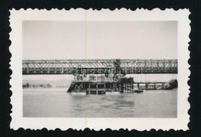 1934 Bécs, a bécsi új Reichsbrücke építésének részlete, hátoldalon feliratozott fotó, 4,5×6,5 cm