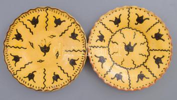 Tóth Tüskevár 2 darab dísztányér, jelzett, kis mázhibával, d: 19 cm