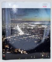 Audi. Passion for progress. Ingolstadt, 2007, Audi AG. 209+2 p. Angol nyelven. Kiadói kartonált papírkötés, kiadói kissé kopott papír védőborítóval.