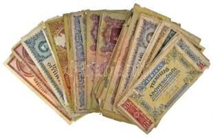 Egy doboznyi vegyes, nagyrészt kifejezetten rossz tartású (szakadt, foltos, hiányos, ázott) pengő, milpengő, bilpengő, adópengő és "A Vöröshadsereg Parancsnoksága" kiadású pengő tétel 1930-1946. 5P - 10.000.000AP (263db, 30xklf) T:VG-Pr