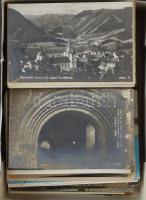 Kb. 300 db RÉGI és MODERN város és motívum képeslap dobozban, vegyes minőségben / Cca. 300 pre-1945 and modern town and motive postcards in a box, in mixed quality