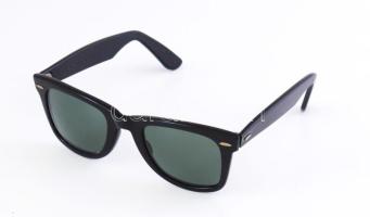Ray Ban Wayfarer női napszemüveg, jelzett a kereten és az üvegen is. Hozzá keménytok
