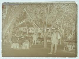 Herkulesfürdő, Herkulesbad, Baile Herculane; étterem kerthelyisége pincérekkel. A képeslap eredeti foto polimer kliséje! / restaurant with waiters. Original photo cliché (stereotype) of the postcard!